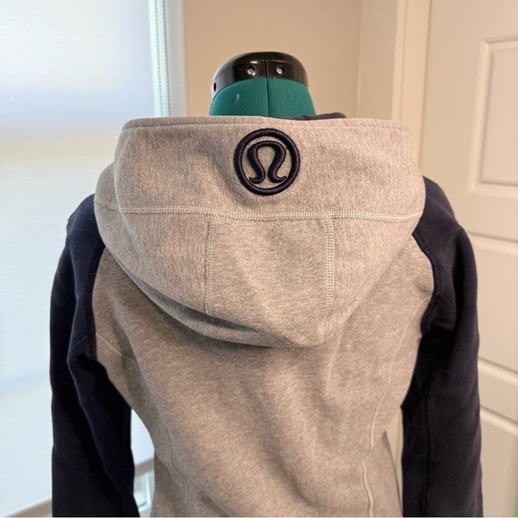 Lululemon Scuba Hoodie Stretch
With Lined Hood in Medium Grey Size 6 - Picture 12 of 15